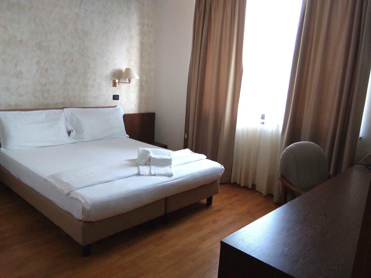 Hotel Cavalieri Pinerolo Luaran gambar